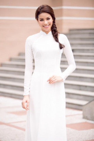 Cần gì hàng hiệu xa xỉ, Phạm Hương vẫn đẹp nao lòng khi diện áo dài trắng