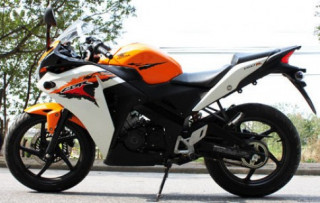  CBR150R và R15 - lựa chọn nào cho khách hàng Việt 