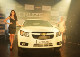 Chevrolet Cruze 1.8AT 2013 giá 649 triệu tại Việt Nam 