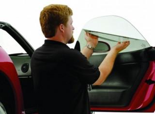  Có nên dán phim chống nóng cho kính lái? 