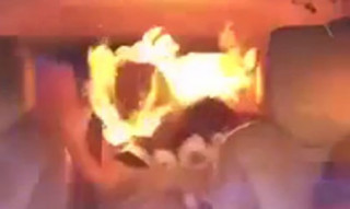  Dại dột khi bật lửa trong xe 