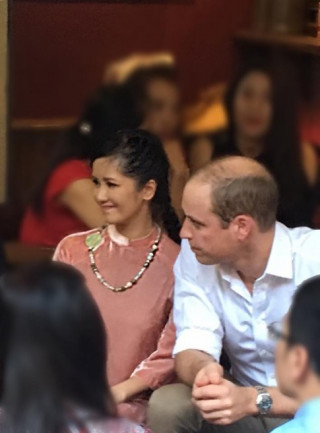 Diva Hồng Nhung khoe khoảnh khắc đẹp dịu dàng bên Hoàng tử Anh William