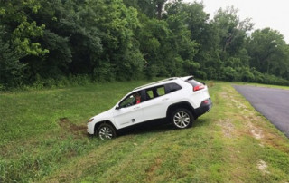  Hacker điều khiển phanh xe hơi từ xa 