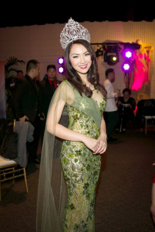 Hoa hậu châu Á tại Mỹ khoe khéo đường cong hút mắt