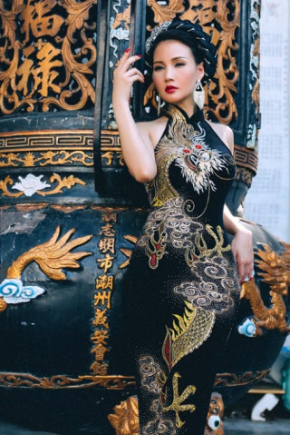 Hoa hậu Sương Đặng kiêu sa trong trang phục hoạ tiết Rồng