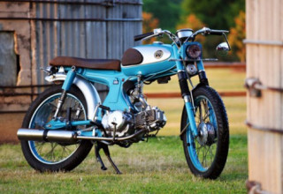  Honda S90 tự độ ở phòng khách 