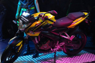  Kawasaki Bajaj Pulsar 200NS ra mắt tại Indonesia 