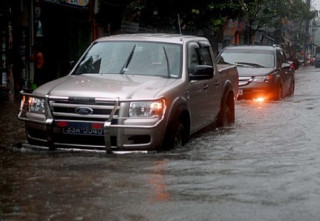 Kinh nghiệm lái xe qua đường ngập nước 