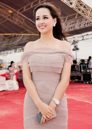 Mai Phương Thúy lên tiếng về vòng eo kém thon