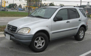  Mercedes thu hồi M-class 