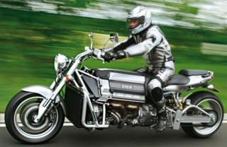  Môtô tự chế dùng động cơ BMW V8 