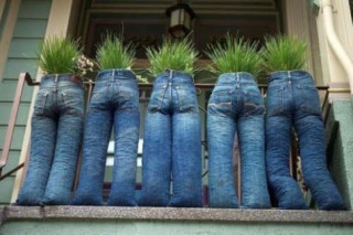 Muôn kiểu sáng tạo khiến bạn cười lăn từ quần jeans cũ