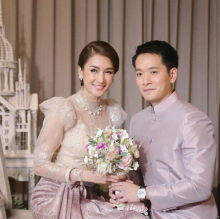 Mỹ nhân đẹp nhất nhì Thái Lan gây xôn xao khi diện 6 bộ váy trong ngày cưới