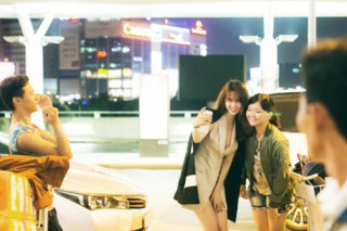 Ngọc Trinh khoe chân thon dài sexy tại sân bay Hàn Quốc