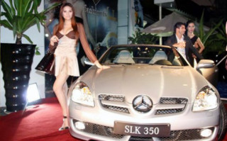  Người đẹp và Mercedes C200 Brabus tại Việt Nam 