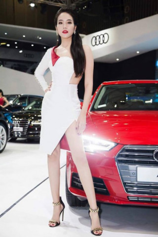 Phạm Ngọc Quý cực sexy bên xế hộp.