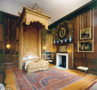 Phòng ngủ Hoàng gia Anh ẩn chứa bí mật gì?