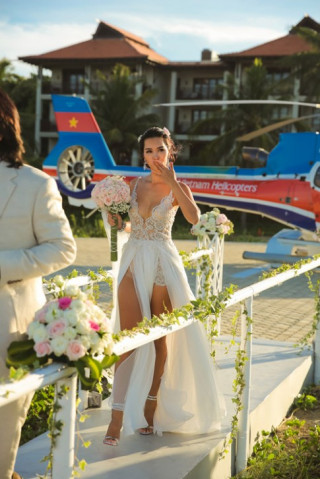 Siêu mẫu Hà Anh dùng trực thăng đến đám cưới