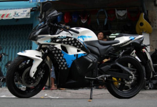  Suzuki FXR150 ‘khoác áo’ Honda CBR600RR ở Sài Gòn  