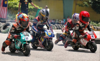  Tay đua nhí ôm cua tốc độ cao 