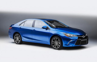  Toyota Camry bản đặc biệt giá 25.700 USD 