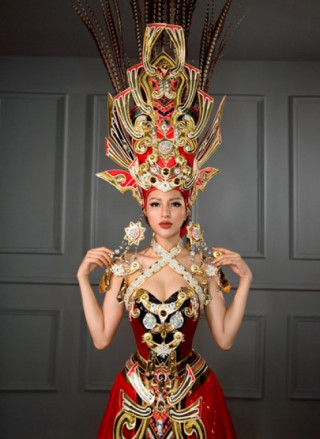  Trang phục dân tộc của thí sinh Việt ở ‘Hoa hậu Siêu quốc gia’ bị chê rườm rà 