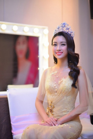 Tự tin khoe sắc cùng tân Hoa hậu Việt Nam 2016.