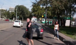  Vác súng và rìu xử tài xế khác 