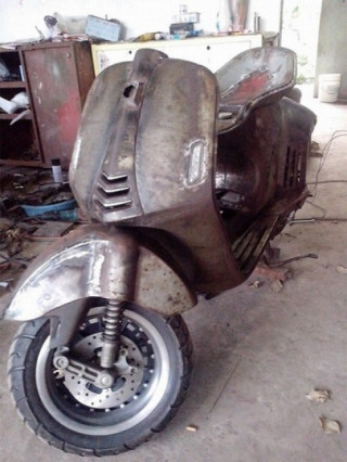  Vespa 946 gò từ tôn ở Sài Gòn 