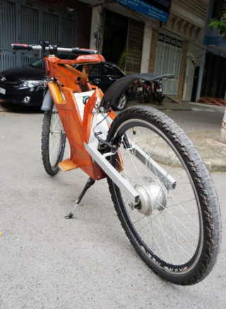  Xe điện bằng gỗ tự chế 