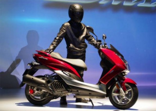  Yamaha SMAX 155 thách thức Honda PCX 150 