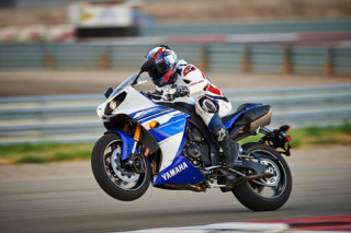  Yamaha YZF-R1 2014 có giá từ 14.300 USD 