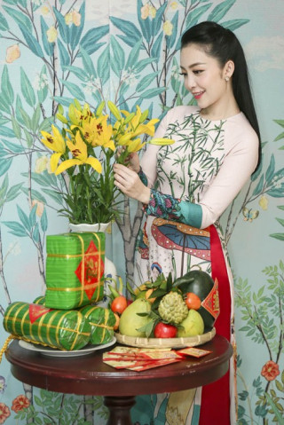 Linh Nga tất bật đi chọn áo dài du Xuân