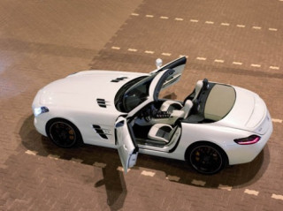  Mercedes SLS AMG Roadster chính thức ra mắt 