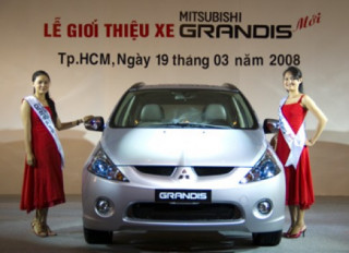  Ra mắt Mitsubishi Grandis 2008 