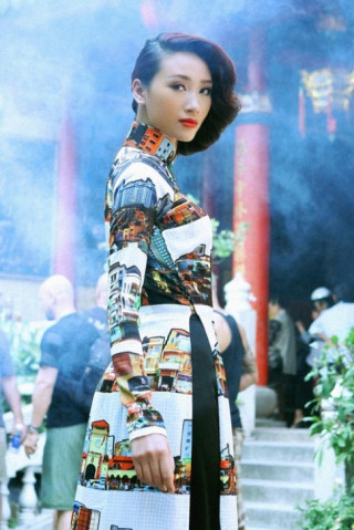 Huyền Trang duyên dáng lễ chùa cầu an