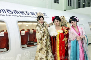 Nam sinh Trung Quốc hóa trang Võ Tắc Thiên đẹp mê hồn