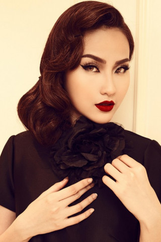 Á quân The Face mê hoặc trong những chiếc đầm đen