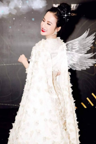 Angela Phương Trinh đẹp lạ với đôi cánh thiên thần