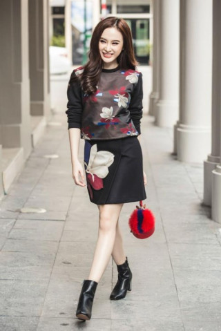 Angela Phương Trinh xinh lung linh khi xuống phố xuân