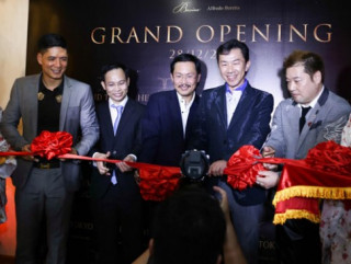 Dàn sao Việt đến mừng showroom thời trang của Bình Minh.