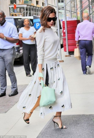 Đôi giày nào đang khiến Victoria Beckham bị “nghiện”?