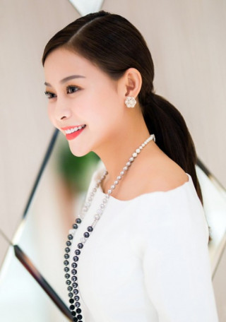Hoa hậu Hải Dương xử trí khéo léo với gam màu trắng đen kinh điển