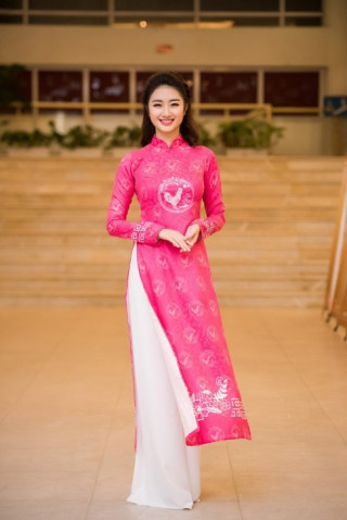 Hoa hậu Thu Ngân, Kỳ Duyên diện họa tiết gà đẹp ngút mắt