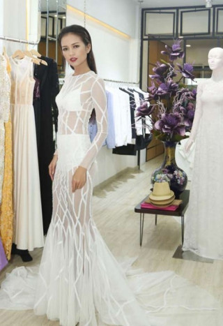 Quán quân Next Top nữ tính với váy mỏng như sương