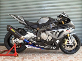 BMW S1000RR bản độ đơn giản từ đồ chính hãng đầy chất lượng