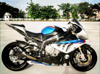 BMW S1000RR độ ấn tượng cùng vũ trang hàng khủng