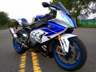 BMW S1000RR phong cách HP4 cực chất