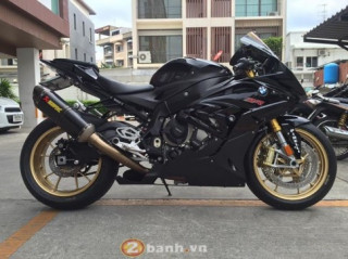 Cá mập BMW S1000RR cứng cáp với làn da đen óng