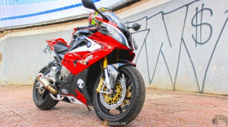 Cá mập S1000RR tự tin khoe sắc giữa lòng Sài Gòn